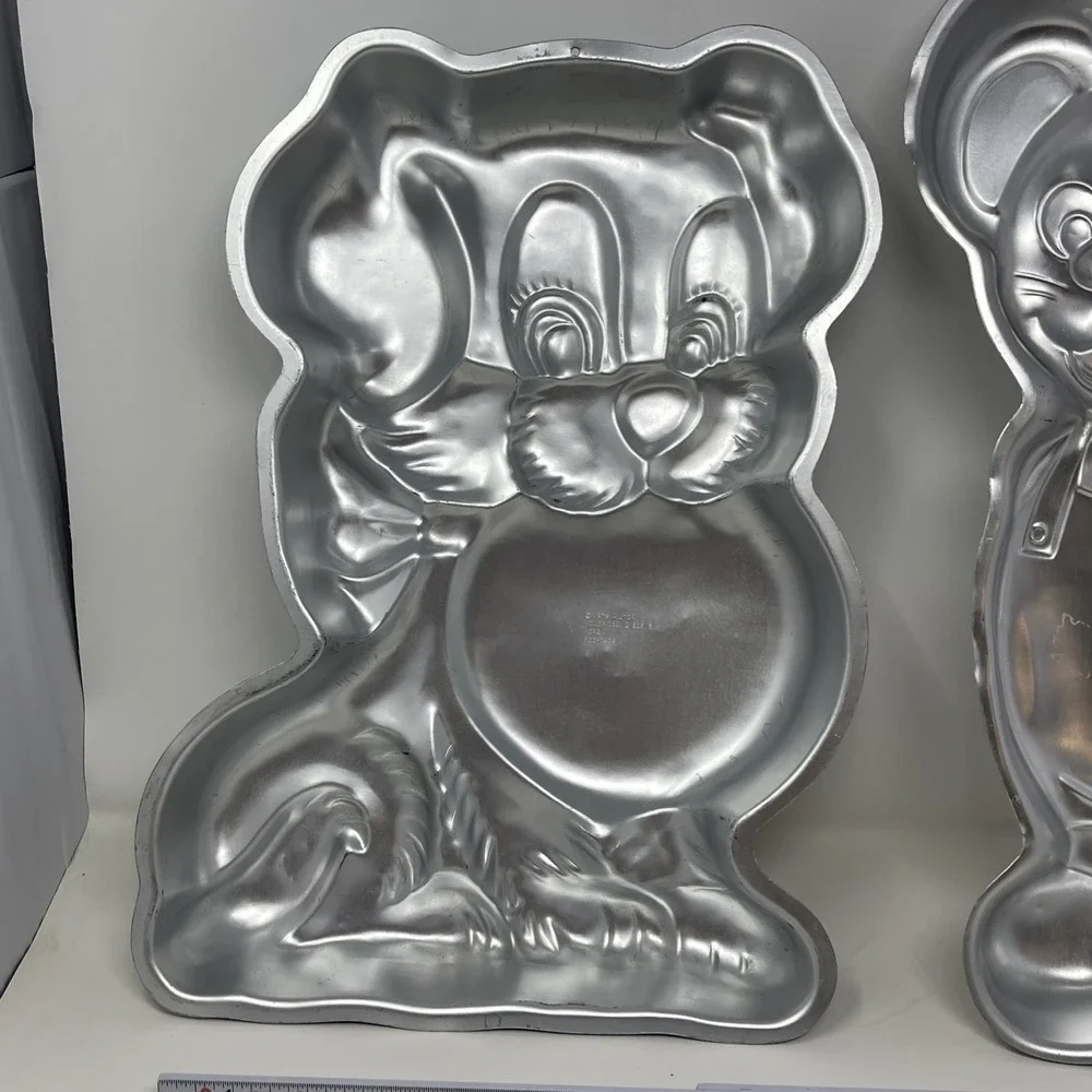 Lot Of 2 Wilton Cake Pans Puppy Dog with Frisbee And Mouse
